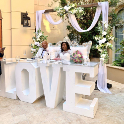 bn20bbbvbff2010 1678907865 Wedding arch with flowers and drape